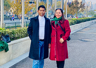 เรื่องราวชีวิต คุณที ศรีจัน และ คุณย้อก นู 10